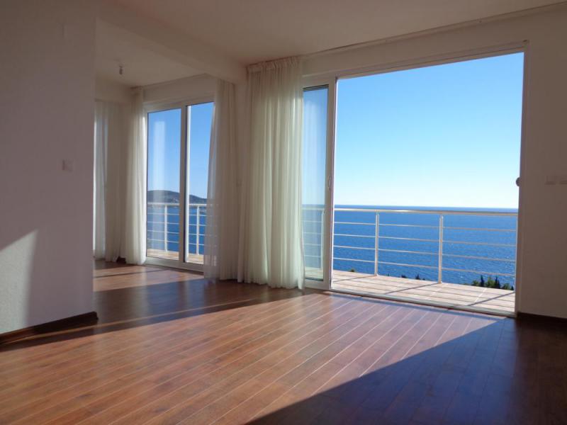 Купить окна в сочи. Квартира с видом на море. Апартаменты с видом на море. Квартира с панорамным видом на море. Элитные квартиры с видом на море.
